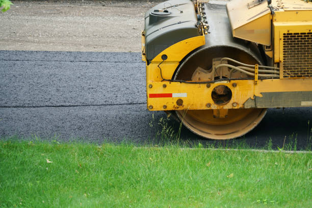 Best Driveway Paving Contractor  in Waupaca, WI
